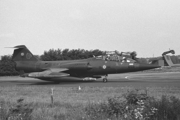 Taxing out for takeoff at Soesterberg in CF-104D 104658 in August 1980.
