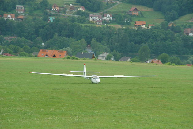 Landing uphill in the Puchacz at the Mountain Gliding School Zar.