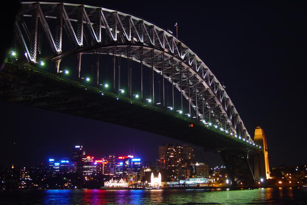 An nice evening view of Sydney's Harbor Bridge.