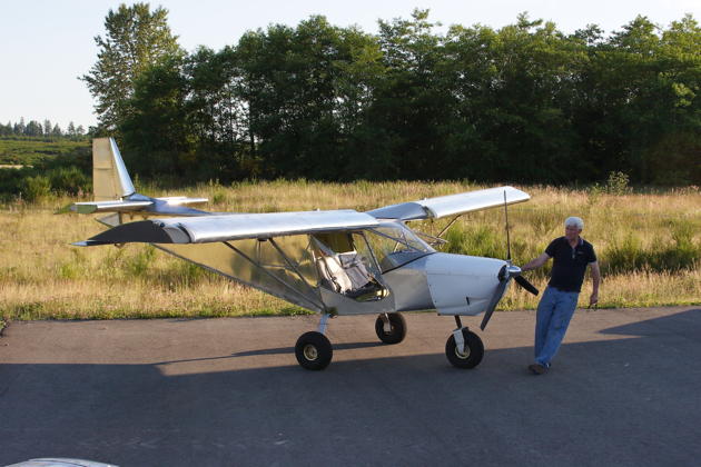 Stan Mars pulling his Zenith CH 701 out for a pre-flight at Bremerton airport, WA.