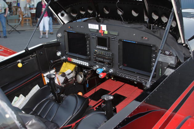 The impressive cockpit of Greg and Trish Williams' RV-7.