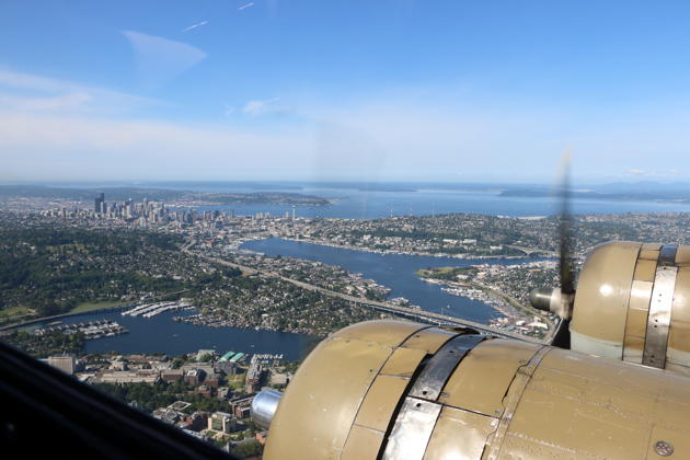 A beautiful view of the Seattle area and the engines of the B-17.