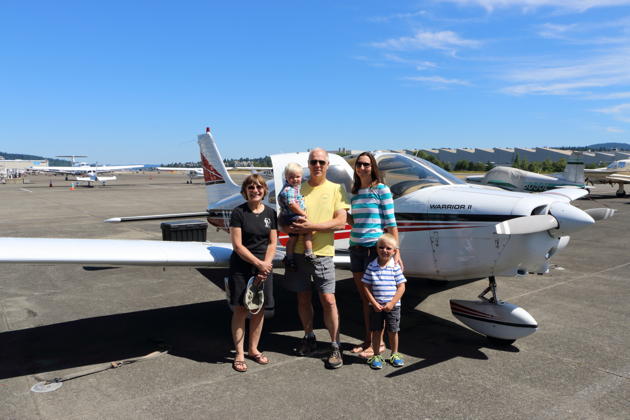 Ma, Nathaniel, Katie and Alex getting ready to fly on gorgeous Seattle summer July day. Photo by David Kasprzyk.