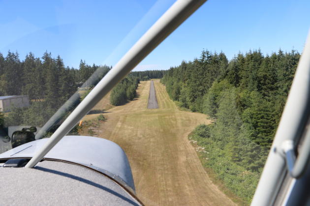 On final to Whidbey Air Park (W10) in Walt Cannon's Zenith STOL CH701. Yes, those trees are tall!