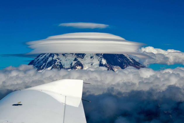 A gorgeous view of a summer lenticular over Mt Rainier during the Hood River Fly-in, 10 Sep 2016. Photo by Ashley Neidorff.