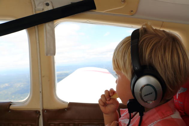 Nathaniel enjoying the scenery and an in-flight snack while his big brother flies 3DC. Photo by David Kasprzyk.
