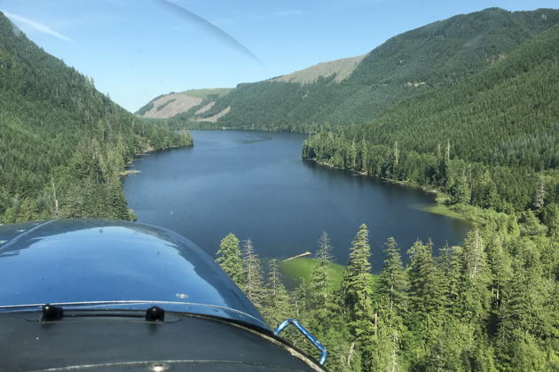 On final to a water landing at Calligan Lake in the Cascade foothills in the BEFA Cessna 172 floatplane.