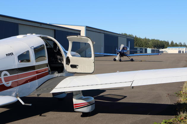 Jim Ruttler taxiing his RV-10 back from a flight, to meet my Warrior at Bremerton.