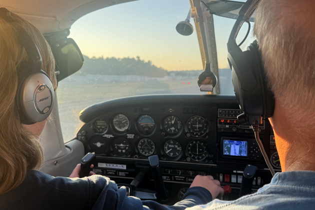 Alex just before touchdown on a late afteroon landing. Photo by David Kasprzyk.