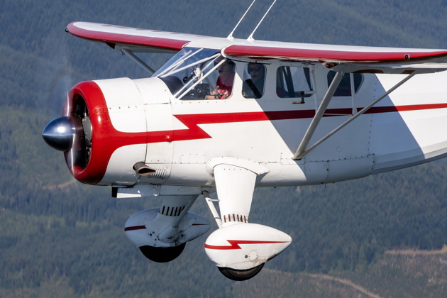 Creeping into very close formation with the Skyvan Aviation PhotoCrew.