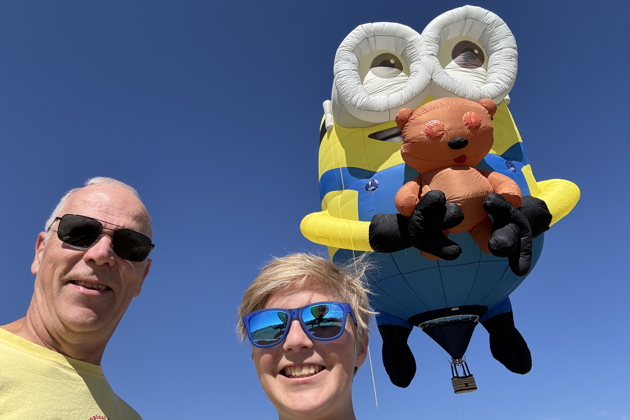 Checking out the Globitos/RC balloons with Nathaniel at Albuquerque's Balloon Fiesta Park. My photo.