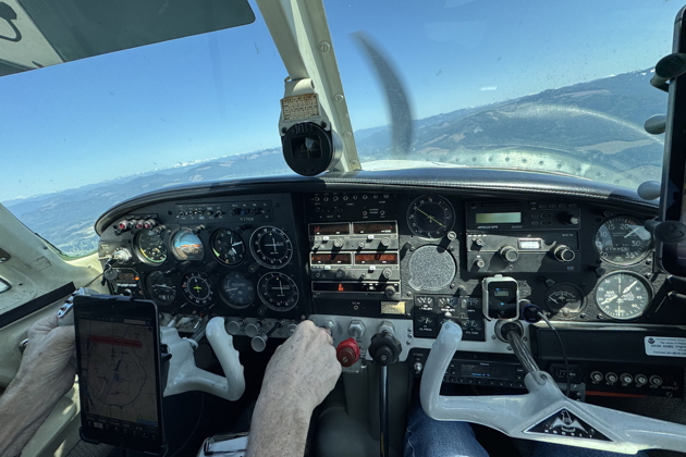 The cockpit setup of Bob Hardin's Mooney M20E N2760W. My photo.