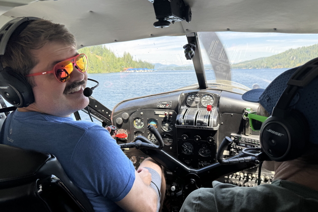 Rob Smith getting some quality left seat Beaver time with Kevin coaching. My photo.
