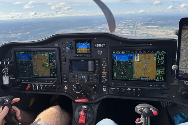 The impressive cockpit layout of Sling TSi N2066T. My photo.