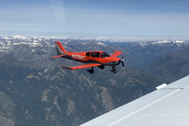 Joining up in close formation with the Comanche in the Sling TSi. Photo by Kevin Franklin.