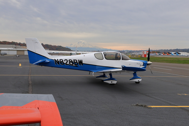 Chris Terrell's Sling TSi N828BW ready at KBFI/Boeing Field for formation training. My photo.