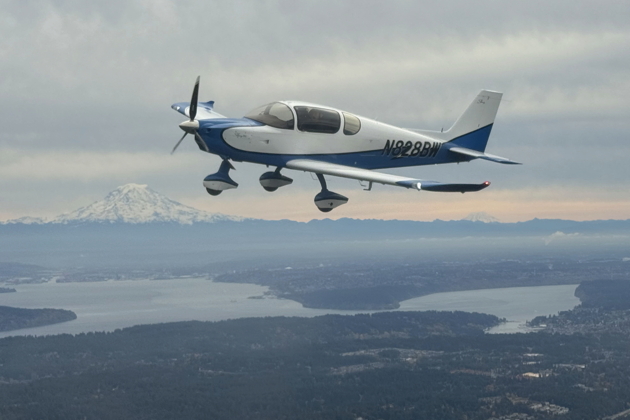 A nice view of Chris Terrell's Sling TSI N828BW and Mt. Rainier. Photo by Troy 'T-Lar' Larson.