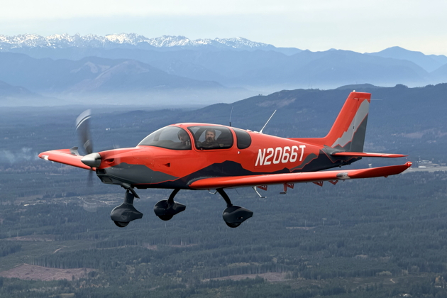 Rob Smith hanging nicely on the wing in 66T near the Bremerton airport and the Olympic foothills. My photo.