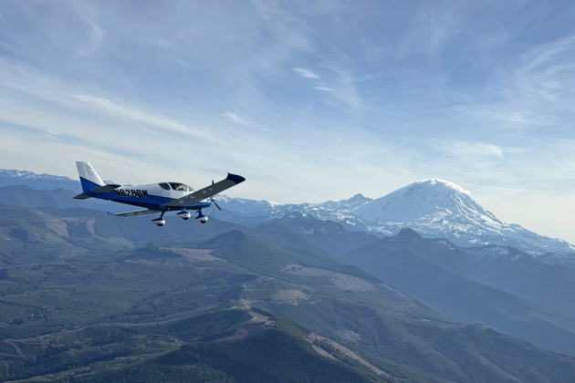 A nice view of Chris Terrell's Sling TSi cruising NW of Mt. Rainier. My photo.