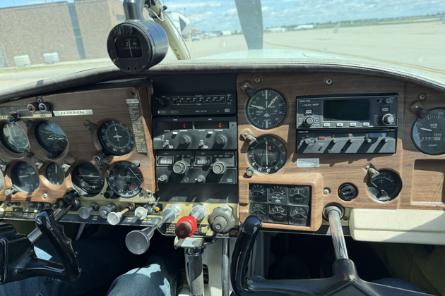 The well worn, but functional, instrument panel on Warren's Mooney N3484N.