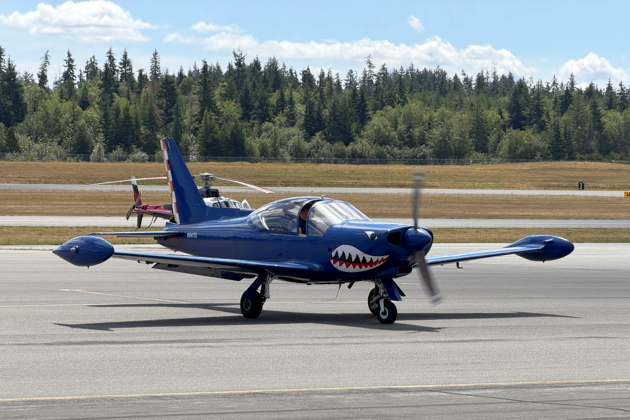 Drew 'STOLI' Blase's taxiing home in his SIAI Marchetti SF260.