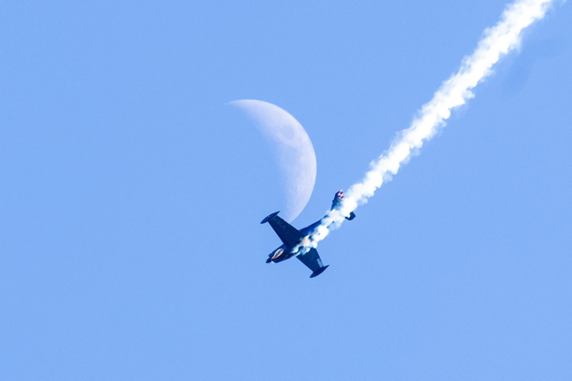 STOLI putting his SF260 through its paces. Photo by Dan 'FAGIB' Shoemaker.